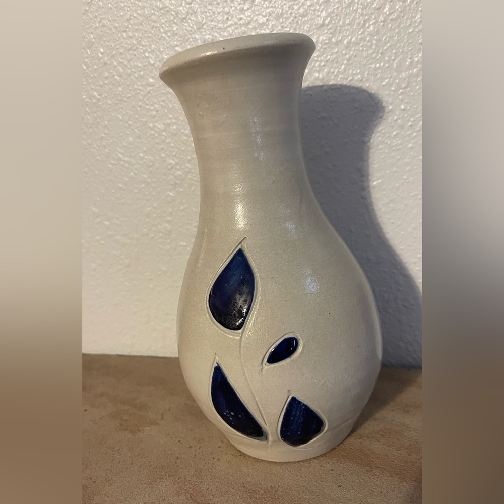 WILLIAMSBURG POTTERY LARGE VASE